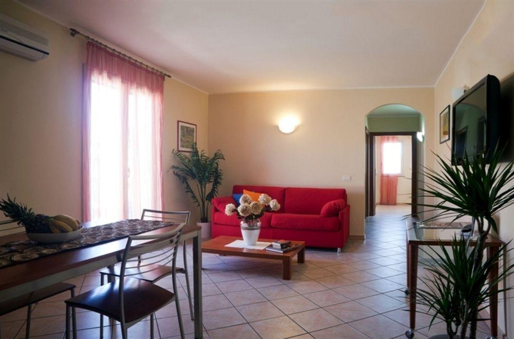 Motta Residence Hotel Motta SantʼAnastasia Eksteriør bilde