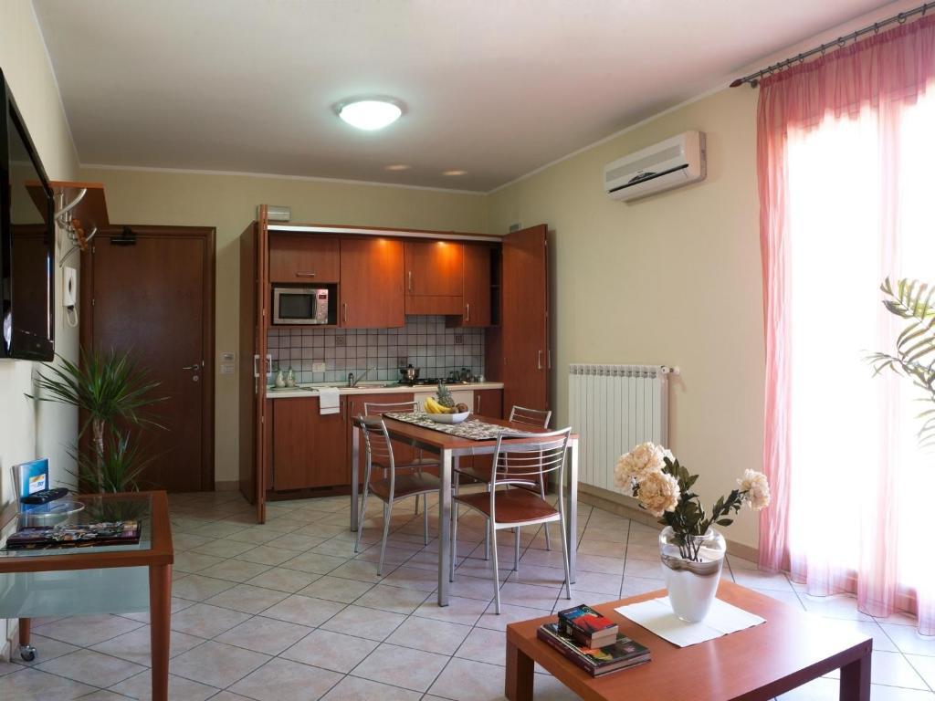 Motta Residence Hotel Motta SantʼAnastasia Rom bilde
